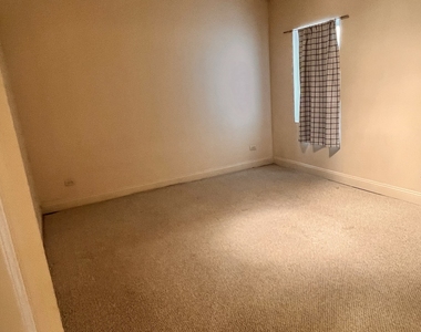 5758 N California Avenue - Photo Thumbnail 9