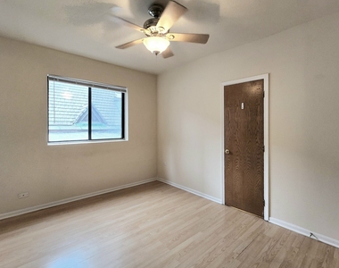 1430 N Dearborn Parkway - Photo Thumbnail 5