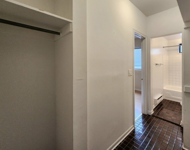 1430 N Dearborn Parkway - Photo Thumbnail 7