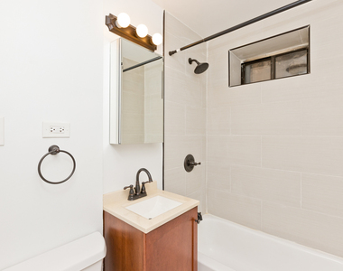 1430 N Dearborn Street - Photo Thumbnail 4
