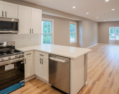 523 S Monterey Avenue - Photo Thumbnail 3