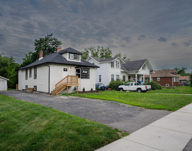 523 S Monterey Avenue - Photo Thumbnail 1