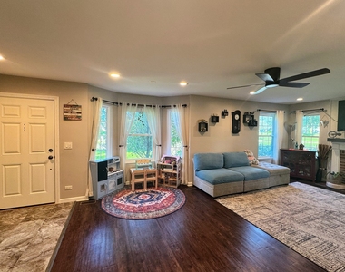 115 E Fabish Drive - Photo Thumbnail 2