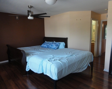 3156 Bromley Lane - Photo Thumbnail 4