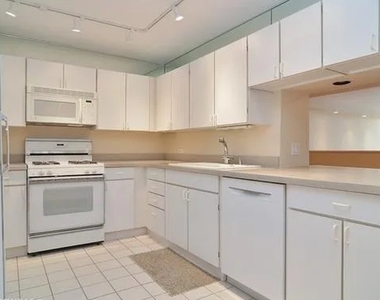 230 E Ontario Street - Photo Thumbnail 3
