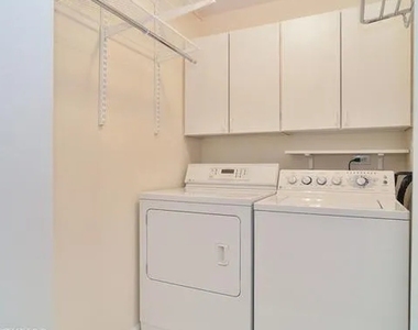 230 E Ontario Street - Photo Thumbnail 10