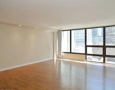 230 E Ontario Street - Photo Thumbnail 9