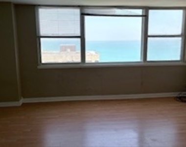 6301 N Sheridan Avenue - Photo Thumbnail 3