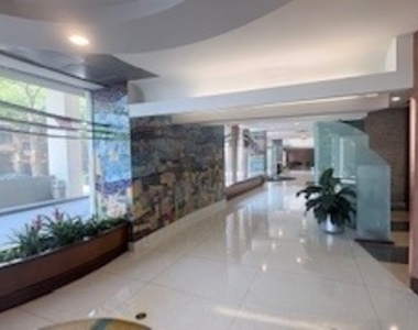 6301 N Sheridan Avenue - Photo Thumbnail 18