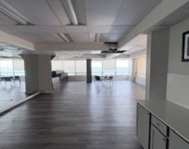 6301 N Sheridan Avenue - Photo Thumbnail 12