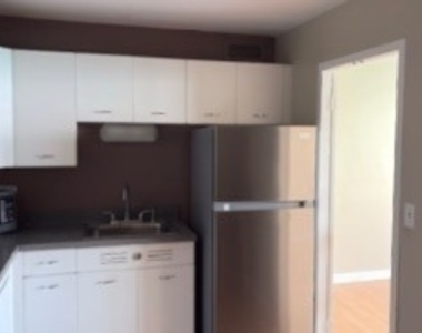 6301 N Sheridan Avenue - Photo Thumbnail 5