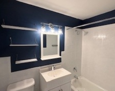 6301 N Sheridan Avenue - Photo Thumbnail 8