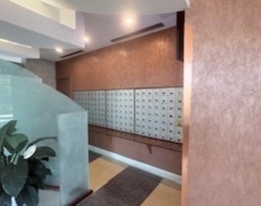 6301 N Sheridan Avenue - Photo Thumbnail 17