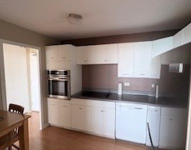 6301 N Sheridan Avenue - Photo Thumbnail 4