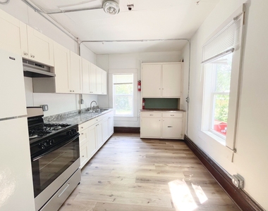 216 E South Street - Photo Thumbnail 1