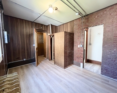 216 E South Street - Photo Thumbnail 3