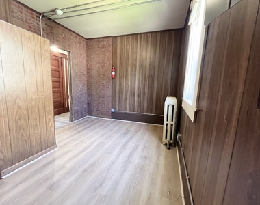 216 E South Street - Photo Thumbnail 4
