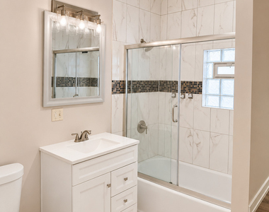 8443 S Green Street - Photo Thumbnail 4