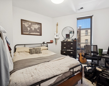 1045 W Cornelia Avenue - Photo Thumbnail 10