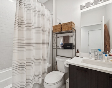 1045 W Cornelia Avenue - Photo Thumbnail 11