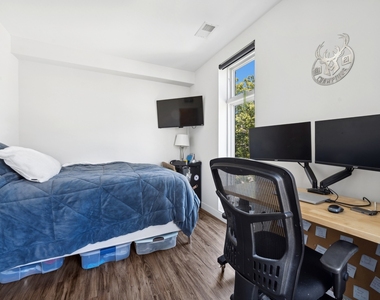 1045 W Cornelia Avenue - Photo Thumbnail 8