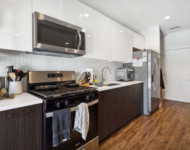 1045 W Cornelia Avenue - Photo Thumbnail 4