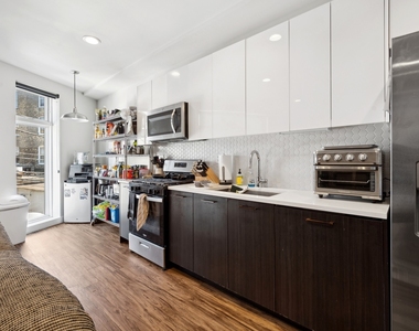 1045 W Cornelia Avenue - Photo Thumbnail 3