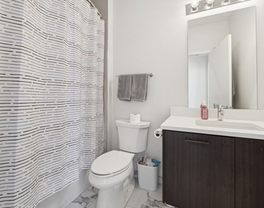 1045 W Cornelia Avenue - Photo Thumbnail 12