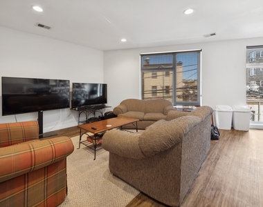 1045 W Cornelia Avenue - Photo Thumbnail 2