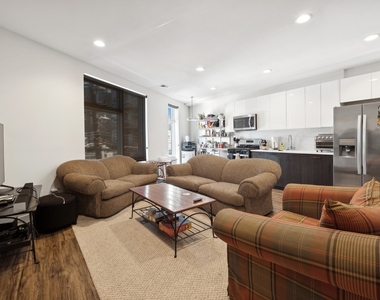 1045 W Cornelia Avenue - Photo Thumbnail 1