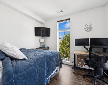 1045 W Cornelia Avenue - Photo Thumbnail 7