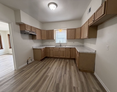 416 College Avenue - Photo Thumbnail 2