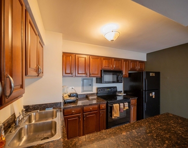 6030 N Sheridan Road - Photo Thumbnail 7