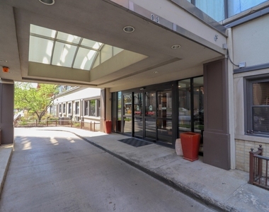 6030 N Sheridan Road - Photo Thumbnail 2
