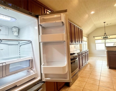 18903 Pinewood Point Lane - Photo Thumbnail 12