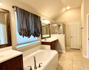 18903 Pinewood Point Lane - Photo Thumbnail 23