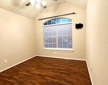 18903 Pinewood Point Lane - Photo Thumbnail 33