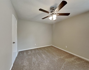 64 Hickory Oak Drive - Photo Thumbnail 13
