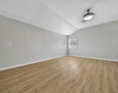307 Lawrence Street - Photo Thumbnail 15