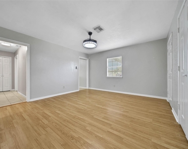 307 Lawrence Street - Photo Thumbnail 7