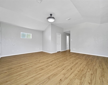 307 Lawrence Street - Photo Thumbnail 12