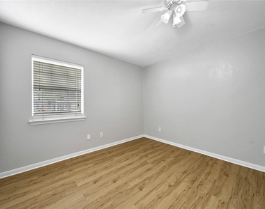 307 Lawrence Street - Photo Thumbnail 19