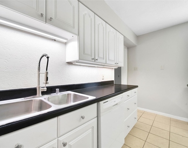307 Lawrence Street - Photo Thumbnail 10