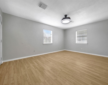 307 Lawrence Street - Photo Thumbnail 4