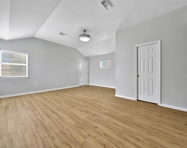 307 Lawrence Street - Photo Thumbnail 14