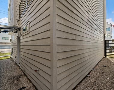 2413 Pease Street - Photo Thumbnail 6