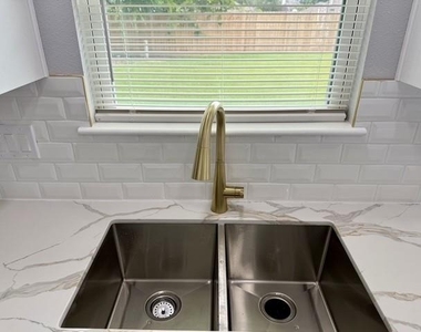 3419 Southdown Drive - Photo Thumbnail 17