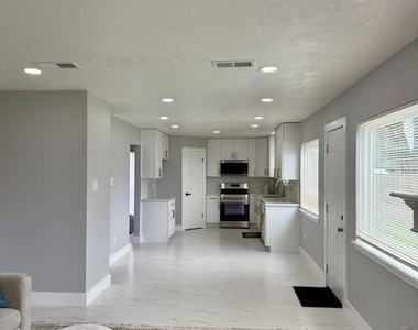 3419 Southdown Drive - Photo Thumbnail 12