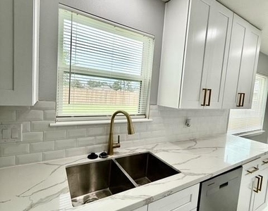 3419 Southdown Drive - Photo Thumbnail 18