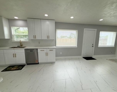 3419 Southdown Drive - Photo Thumbnail 20